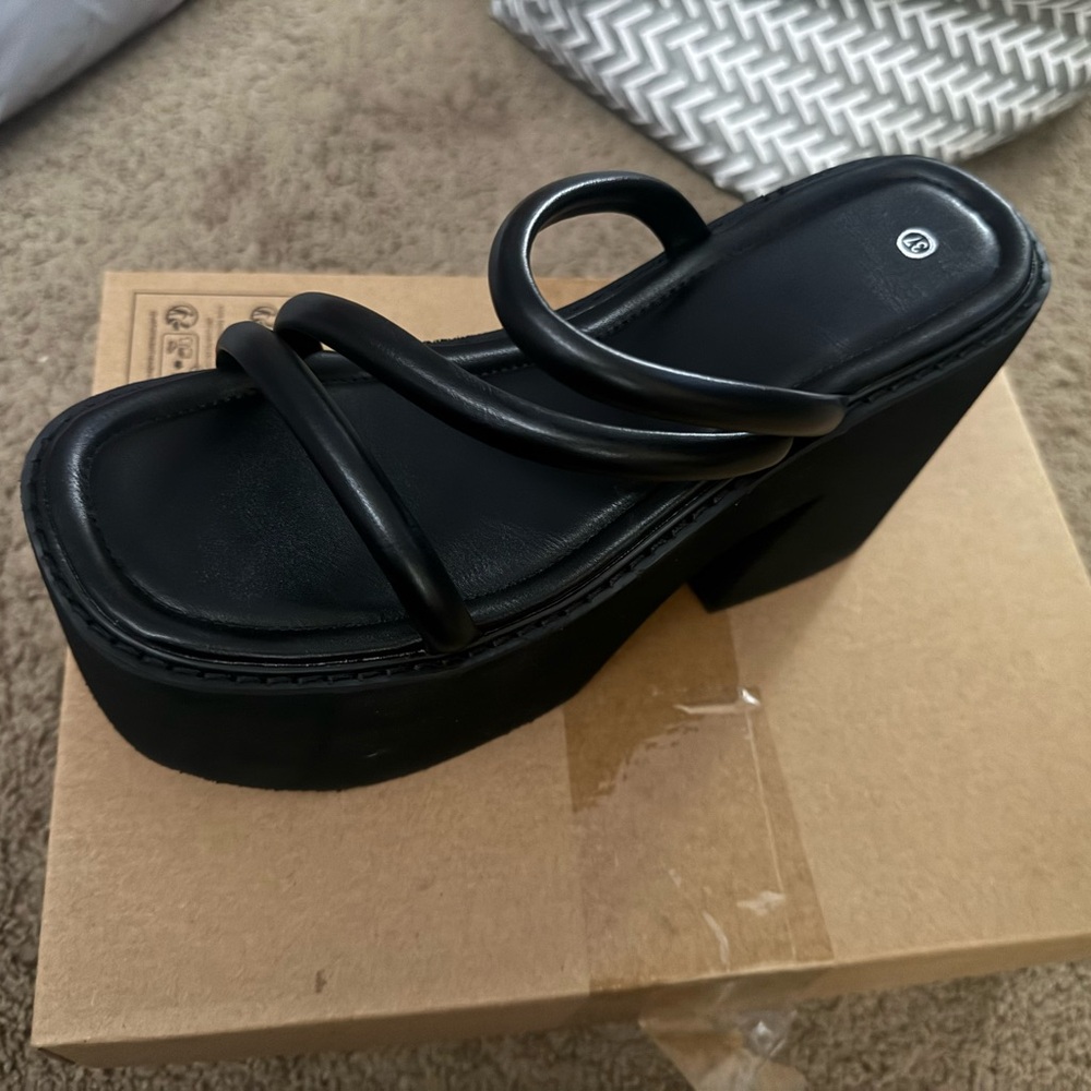 Elegant Black Platform Sandals